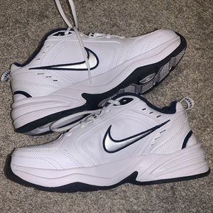 Nike Air Monarch IV